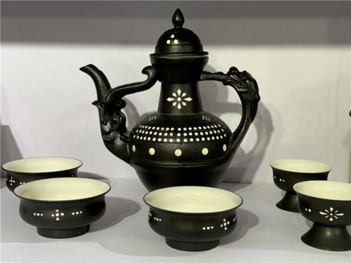 甘孜馆 传统茶具与现代功能的完美融合，拓宽文旅发展新路径